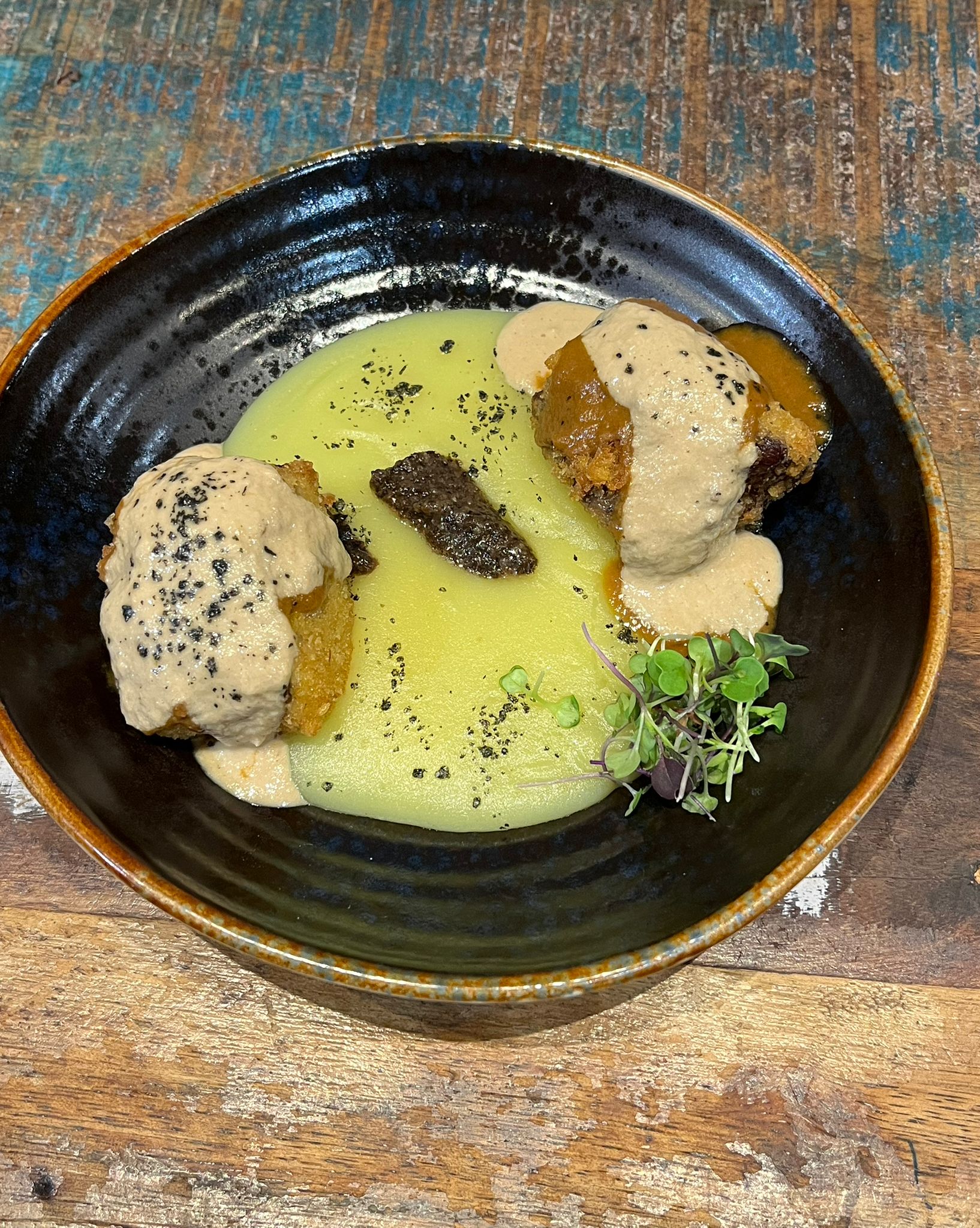 Solomillo con crema de trufa y puré